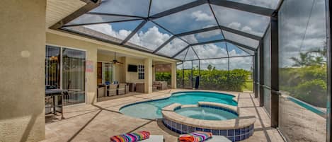 Heated pool and spa vacation rental in Cape Coral, Florida