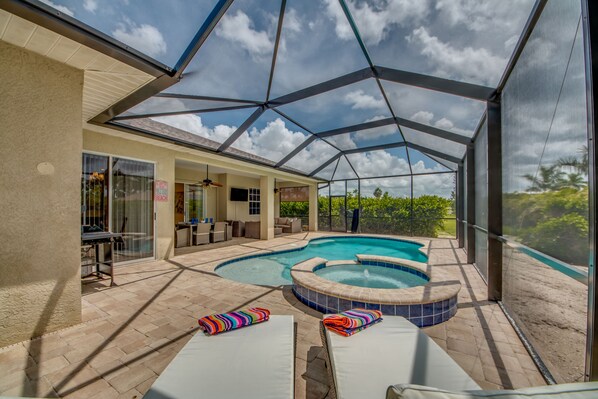 Heated pool and spa vacation rental in Cape Coral, Florida