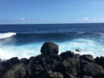 Cargo Container HomeOnTheLava~ Ocean & Volcano View Sleeps 4 ~ Julie’s Sunrise