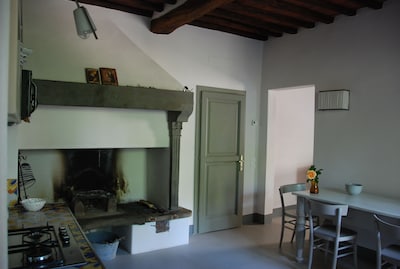 Apartamento de lujo con jardín privado en las paredes del castillo del siglo XII Chianti