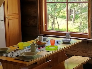 Kitchen - Enjoy a family meal overlooking the forest