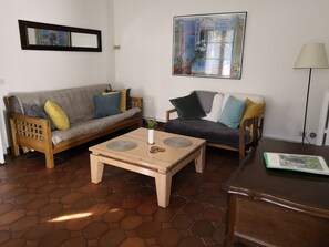 The salon has TV, DVD player, radio, a writing desk and  garden access (2 doors)