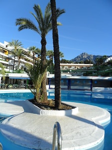 FABULOUS LARGE ONE BEDROOM APARTMENT, 5MINS FROM BEACH, GOLDEN MILE, MARBELLA .