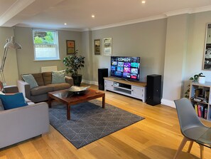 Living room with 55 inch UHD TV and hifi