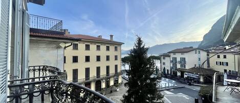 Vista desde el salón del balcón de la propiedad