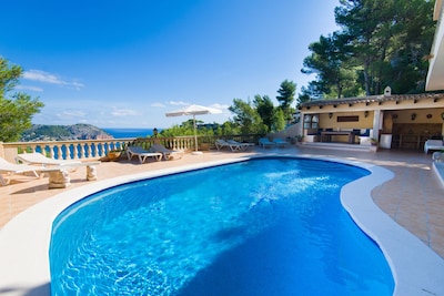 Large Villa with Private Pool and Magnificent Sea Views. Golf within 15 mins.