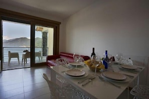 Living room with entrance to the terrace