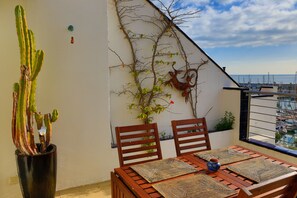 Front-sea and marina view terrace excellent for unforgettable meals