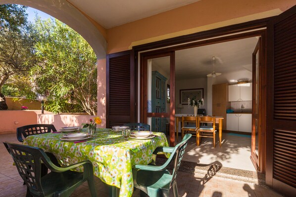 Outdoor dining