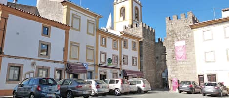 Largo Dr. António Granja / Porta da Vila