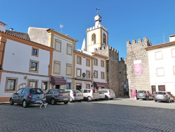 Largo Dr. António Granja / Porta da Vila