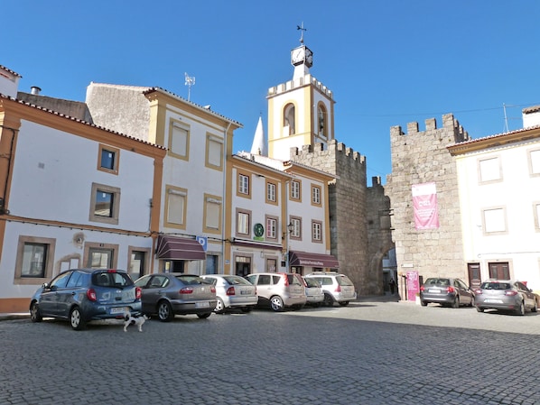 Largo Dr. António Granja / Porta da Vila