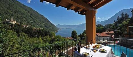 Privaten Balkon mit Blick auf den See