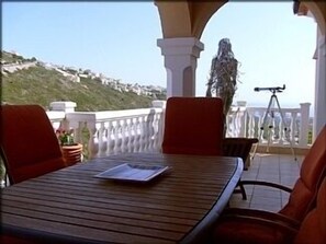 Al fresco dining with a sea view on the menu