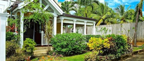 No 1 With veranda and Tropical gardens. Free parking. Wifi, pool, private garden