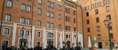 il ristorante e il pub dell'Hilton