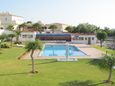 Large sunny apartment, large pool, quiet holiday