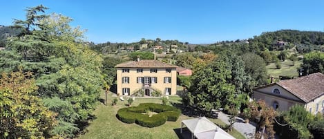 Balcony / Terrace / Patio, Building Exterior, Garden