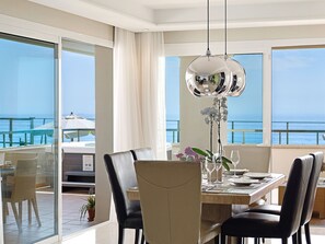 DIning room with a view to the sea and beach only paces away.
Leading to terrace