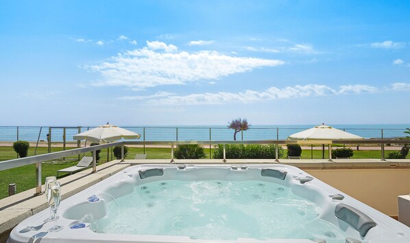 Only paces away from the sea with direct frontline sea and beach views.