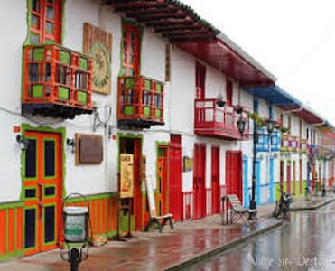 Habitación privada con aire acondicionado muy cerca al centro y la bahia