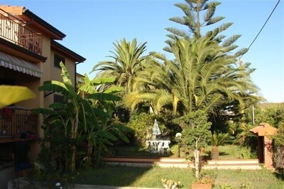 Lotzorai, apartment with garden, porch, terraces, 1300m from the beaches.