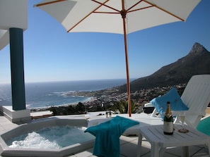 Jacuzzi deck. The perfect place to relax & feel like a Billion Dollars!