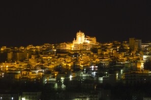 Modica Alta, il Borgo Antico in notturna