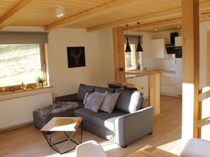 Property, Furniture, Couch, Wood, Comfort, Plant, Table, Interior Design, Architecture, Living Room