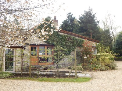 The Aylesbury Cottage - Parte de la colección Hinton Grange