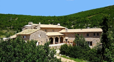 Hervorragende PROVENCAL BASTIDE in ABSOLUTER RUHE, privatem TENNIS, POOL, JACUZZI.