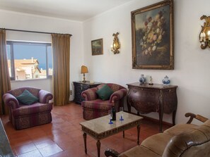 Pièce, Propriété, Meubles, Salon, Design Intérieur, Immobilier, Bâtiment, Maison, Sol, Table