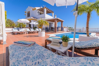 Fantastische Villa mit Meerblick, nur wenige Kilometer vom Strand entfernt