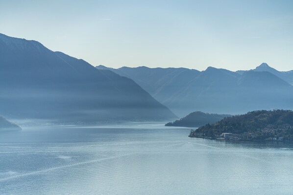 Vista al lago