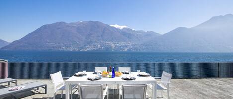 Magnifica vista dalla terrazza della villa principale