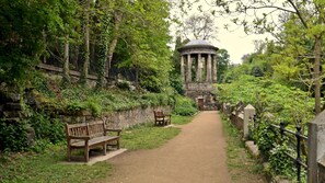 Water of Leith:

The walkway passes through many areas of interest including: the Union Canal, Saughton Winter Gardens, Murrayfield Stadium, the Scottish Gallery of Modern Art, Dean Village, Stockbridge, the Royal Botanic Garden and Leith. 