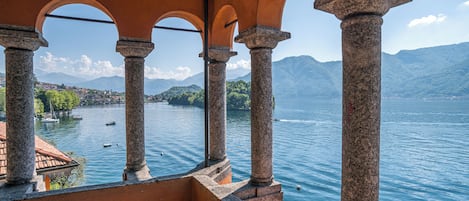 Vista sul lago
