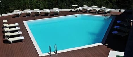 Gemeenschappelijk zwembad (17 appartementen)