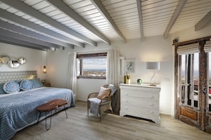 Main on suite bedroom with balcony with panoramic costal and islands view 