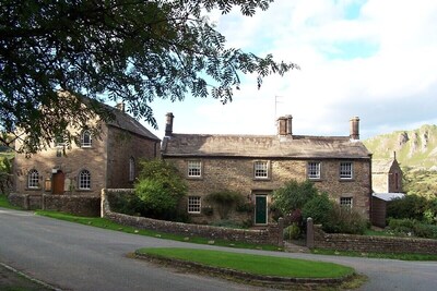 Lovely period Holiday cottage in Peak District with free wi-fi broadband