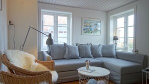 Small livingroom with TV and Apple TV. The sofa can be transformed to a bed for2