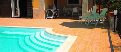 Piscina privata con idromassaggio / Private swimming pool with hydromassage