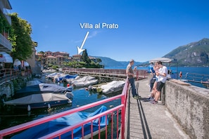 The apartment is in the centre of Varenna