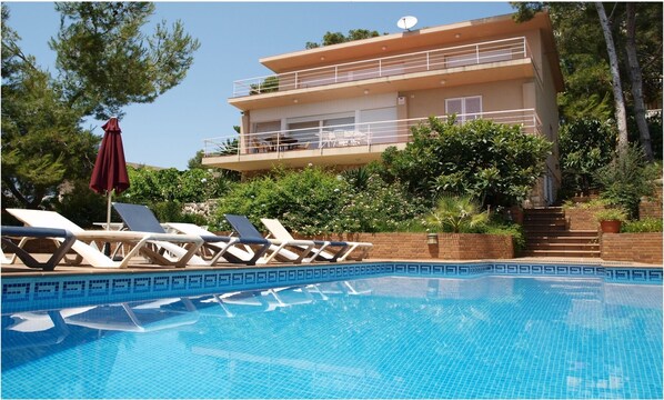 Main face. Sea views 180º