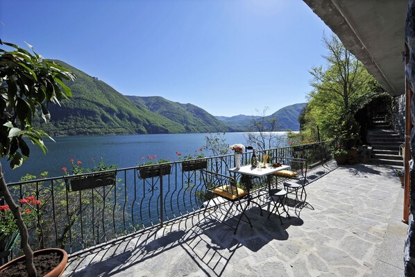 Terrasse mit Seeblick