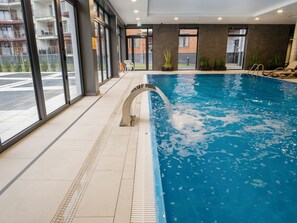 Wasser, Eigentum, Schwimmbad, Freizeit, Grundeigentum, Verbundwerkstoff, Fenster, Flooring, Erholung, Pflanze