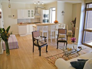 comfortable open plan living/dining area