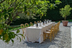 Outdoor dining