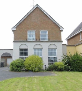 Schönes freistehendes Haus im Zentrum von Downpatrick