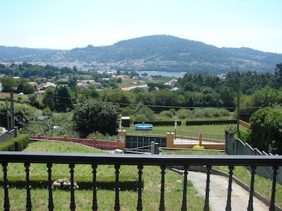 CASA DE CAMPO CON EXCELENTES VISTAS A LA MONTAÑA